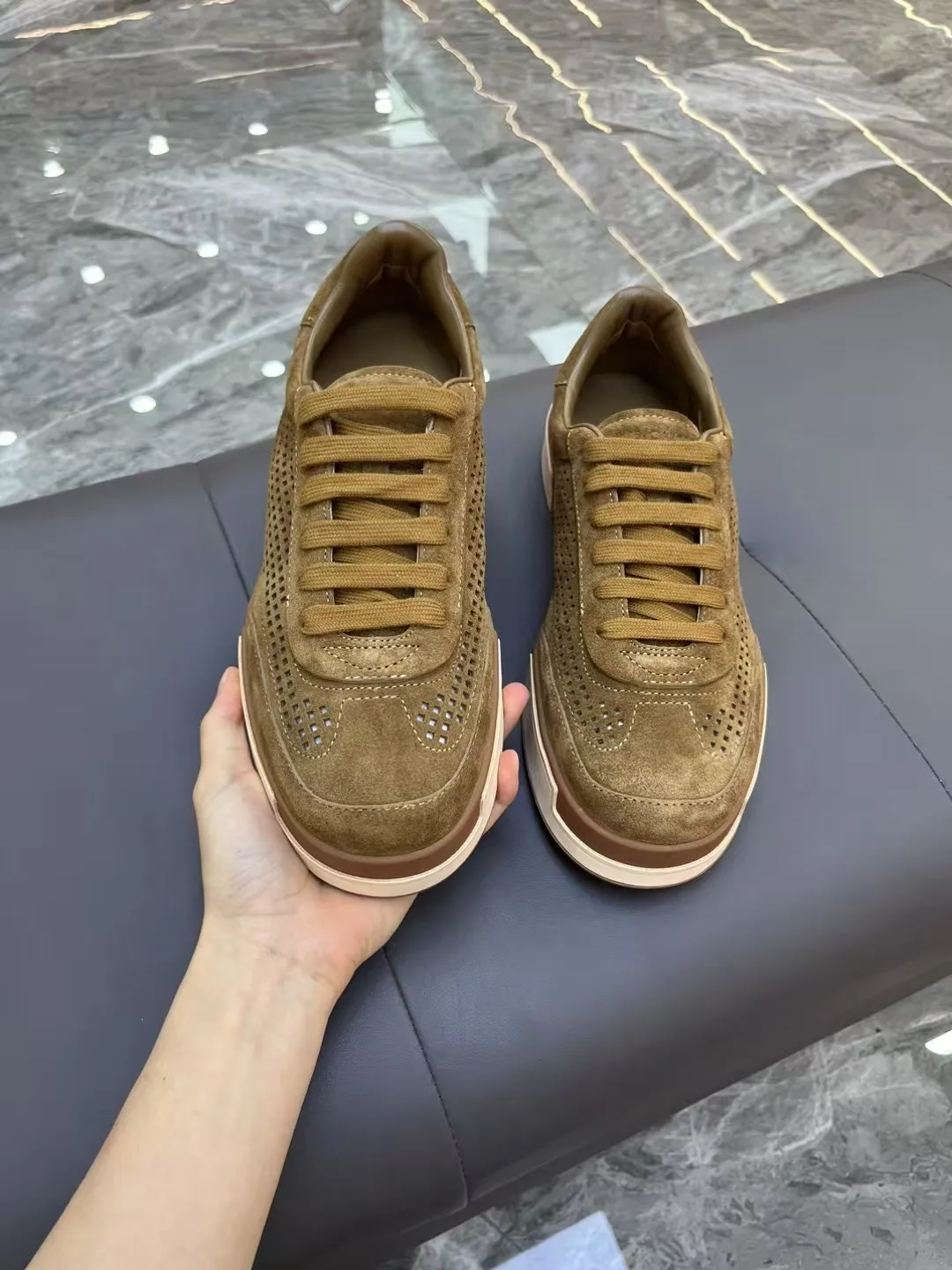 Men's shoes 💰460 [New style] 🐝🐝⚠️[DG] ⚠️High grade, top craftsmanship ⚠️Men's casual style, regular size 39 to 44 (45 can be customized ⚠️D &G Fashionable and casual style, unique design style! Fully original single-layer calfskin hollow design, inner calfskin latex back foot! Exclusive for summer! Original TPU outsole! Look at the details of the quality, and it can stand up to all kinds of tests!